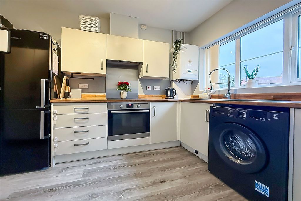 Property photo 3 of 20 Picture No. 12