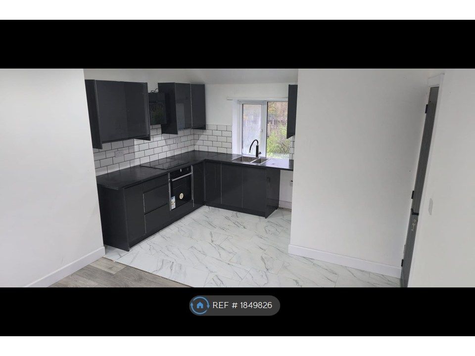 Property photo 1 of 6 Kitchen