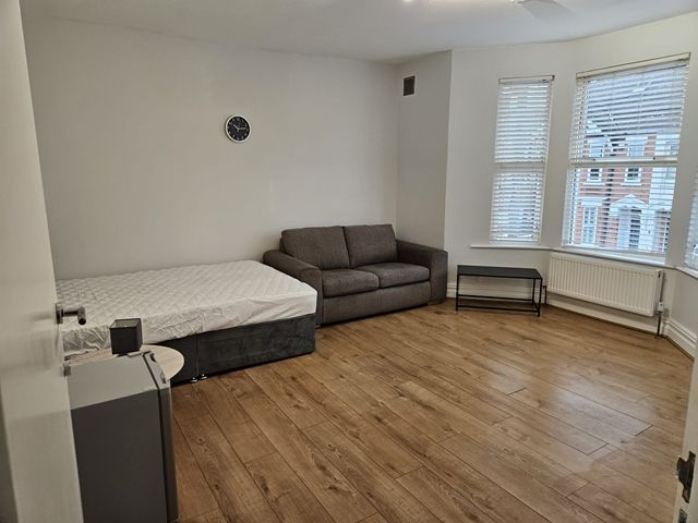 Property photo 1 of 3