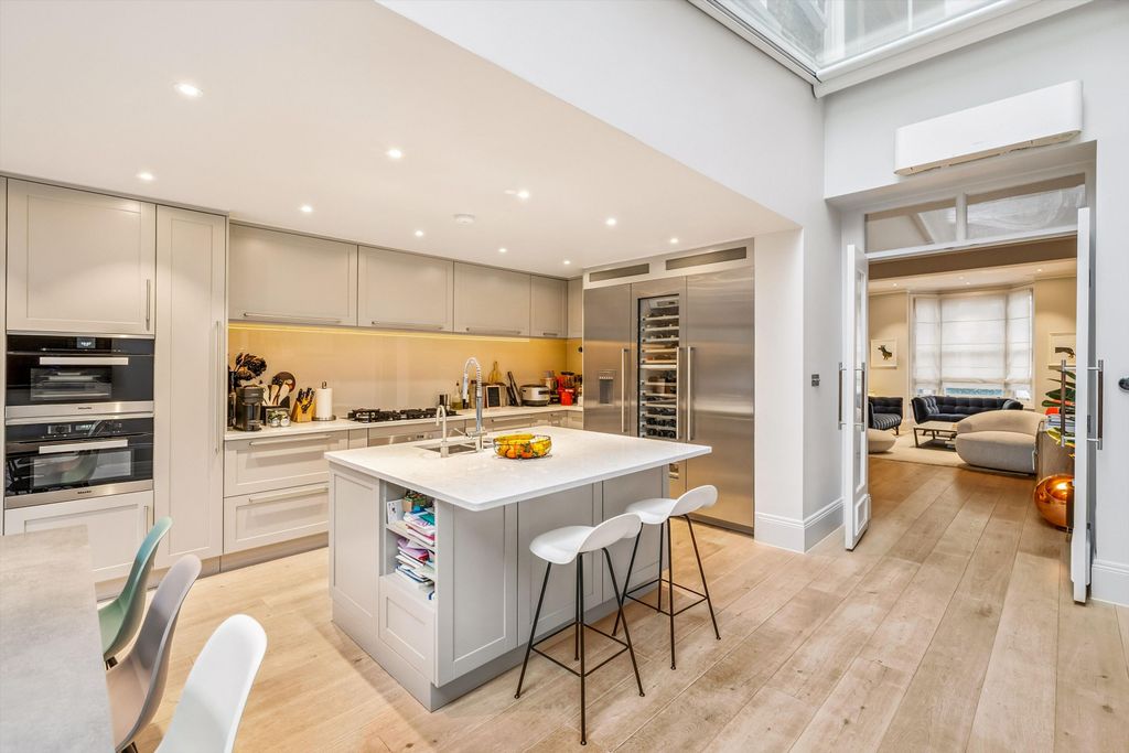 Property photo 3 of 30 Image