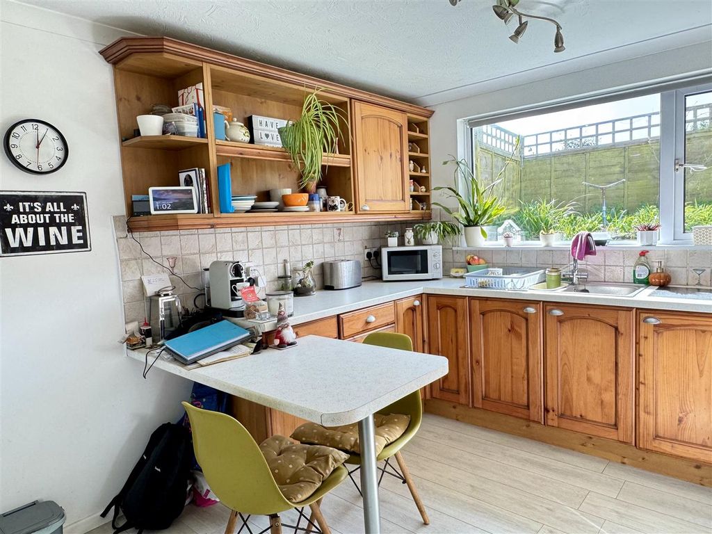 Property photo 3 of 22 Kitchen