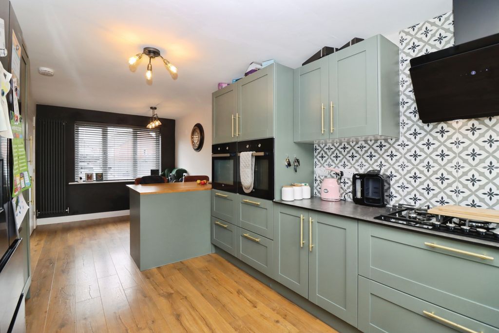 Property photo 3 of 15 Kitchen/Diner