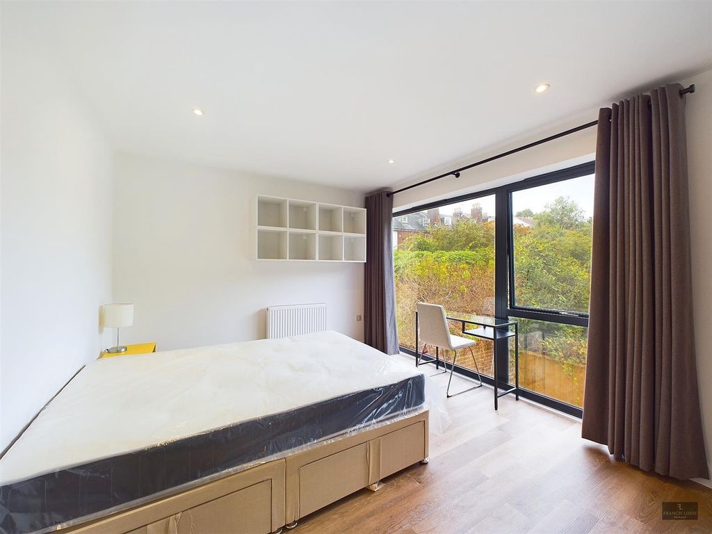 Property photo 3 of 14 Cam02887G0-Pr0262-Still004.Jpg