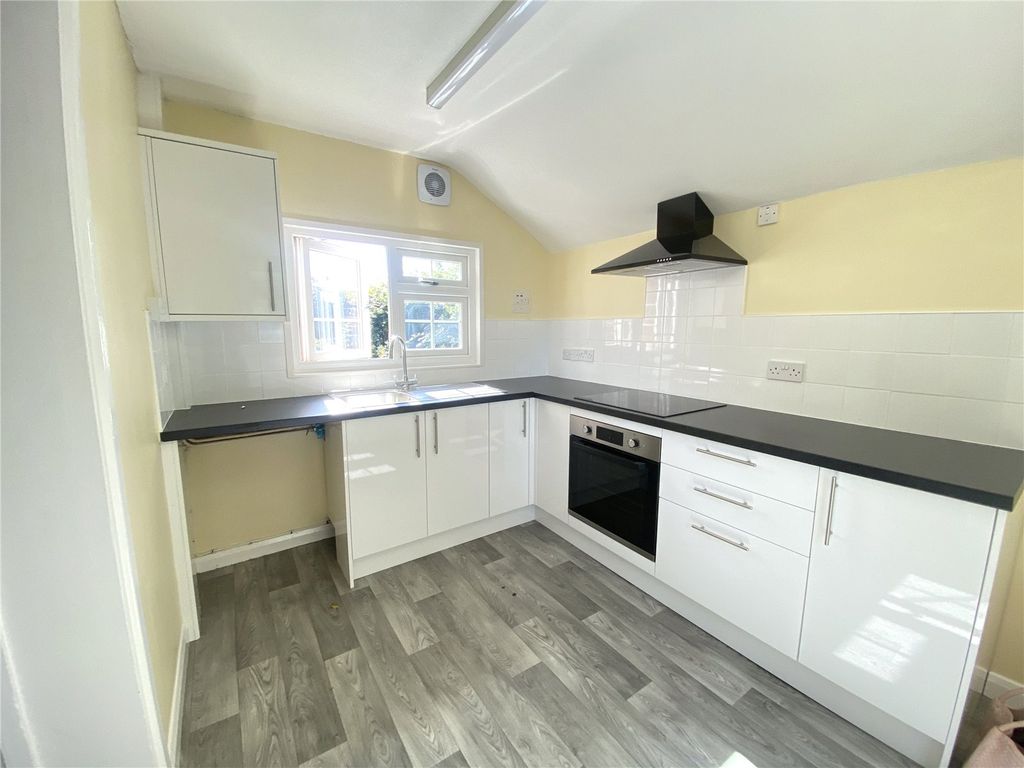 Property photo 3 of 8 Kitchen