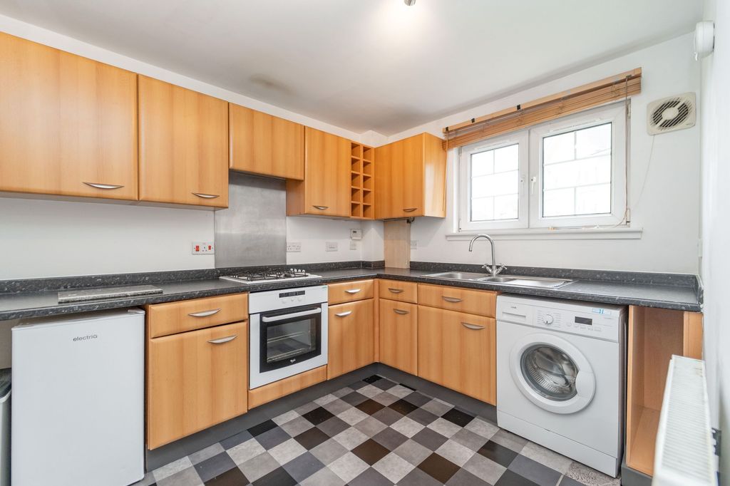 Property photo 3 of 18 Kitchen