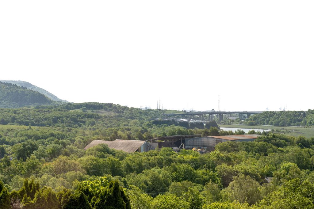 Property photo 2 of 27