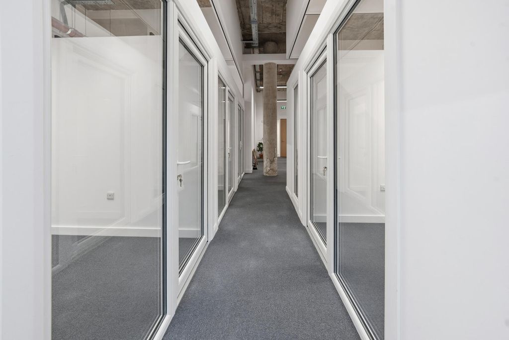 Property photo 1 of 4 Hallway