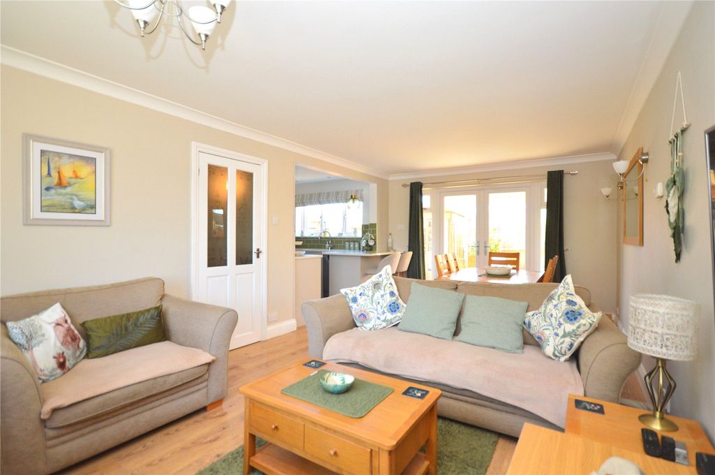 Property photo 3 of 23 Sitting Room