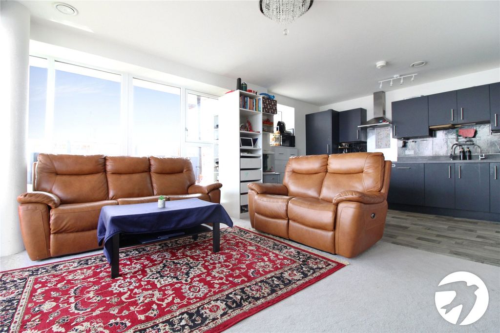 Property photo 3 of 12 Lounge