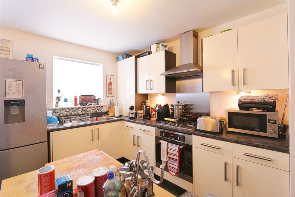 Property photo 3 of 12 Dining Kitchen