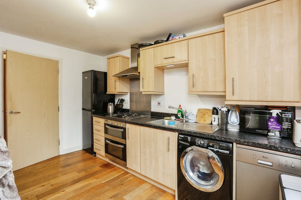 Property photo 2 of 8