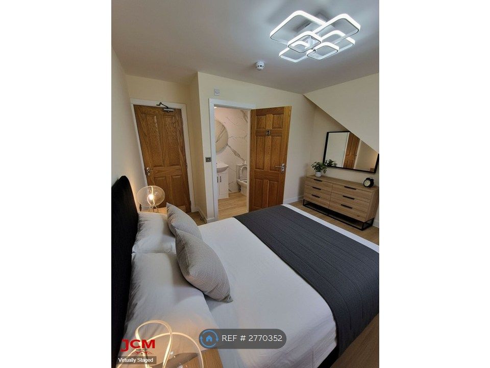 Property photo 1 of 21 Room 1 - Virtually Staged