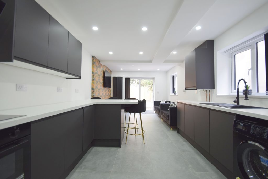 Property photo 1 of 20 Photo 2