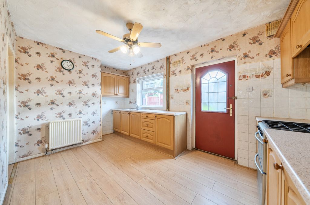 Property photo 3 of 18 1457590-4-69Fb7Aa...