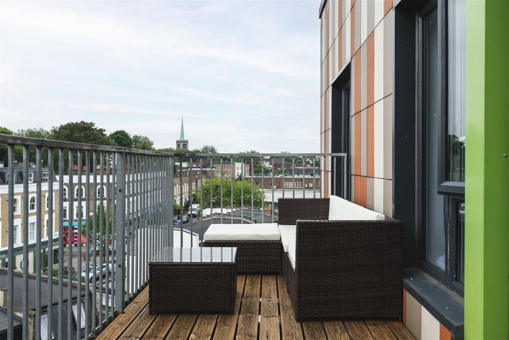 Property photo 2 of 19 Cresset Road-17.Jpg