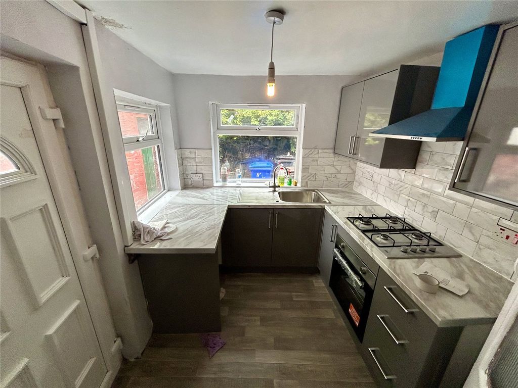 Property photo 2 of 18 Kitchen