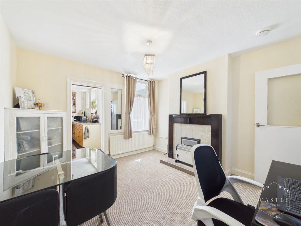 Property photo 3 of 11 Dining Room