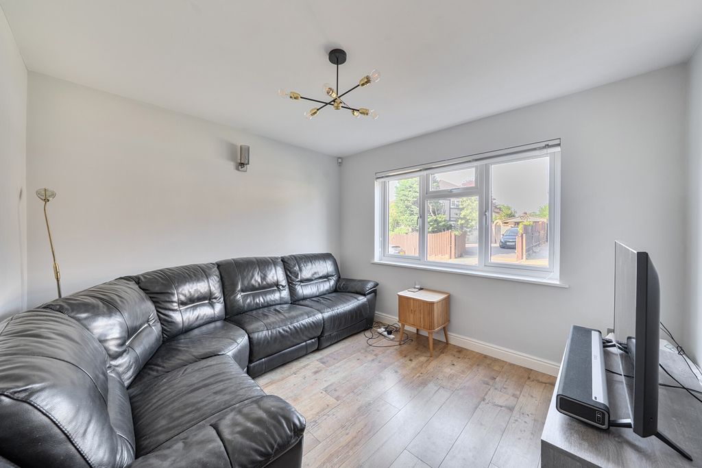 Property photo 2 of 16 1448479-13-69F46F...