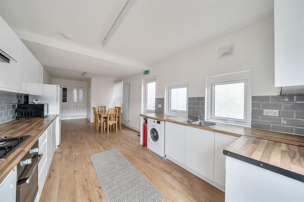 Property photo 1 of 24 1361156-11-68E6327F4Ebe7.Jpg