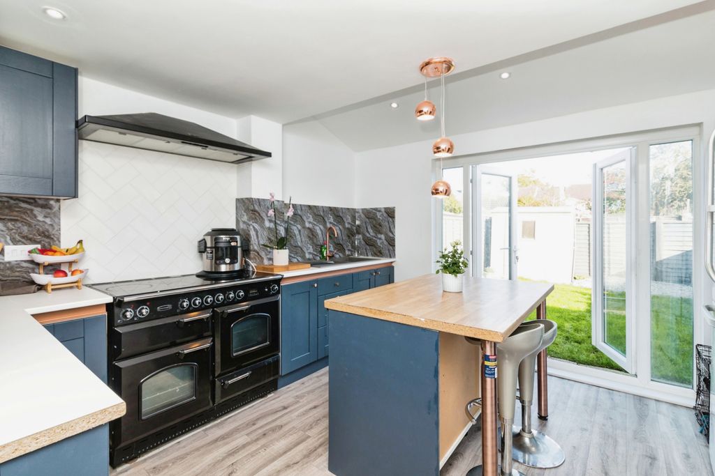 Property photo 2 of 17 Kitchen