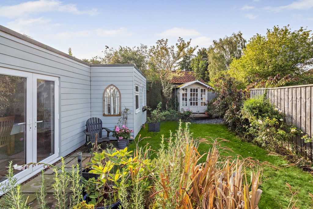 Property photo 3 of 27 8662699-Exterior01-V2-800