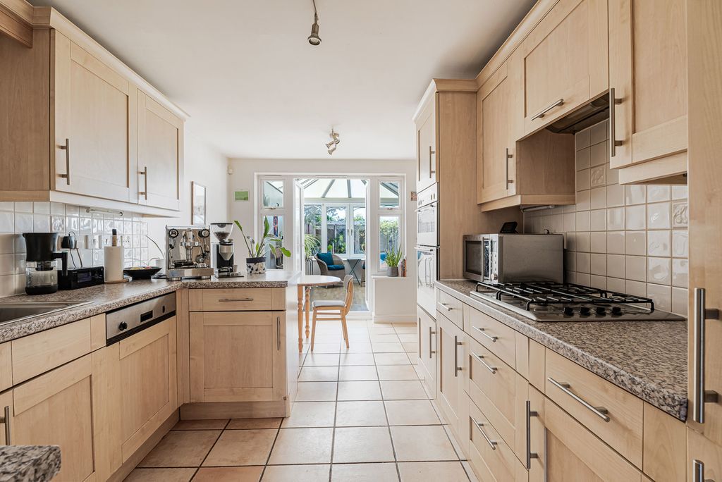 Property photo 2 of 18 Kitchen