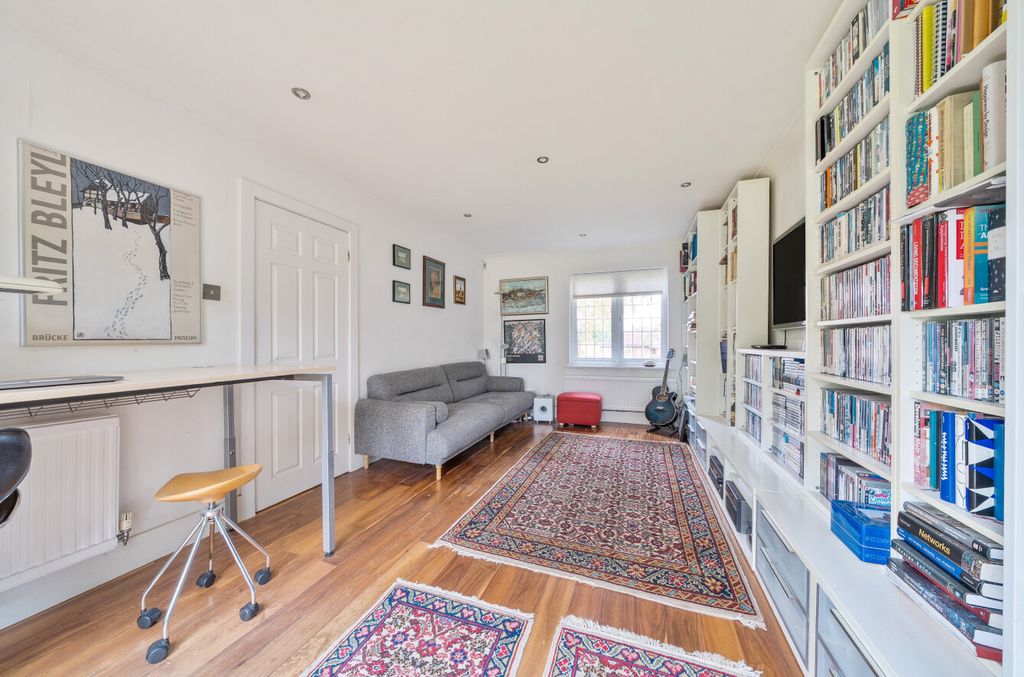 Property photo 3 of 26 1364073-3-68Ed8c8...