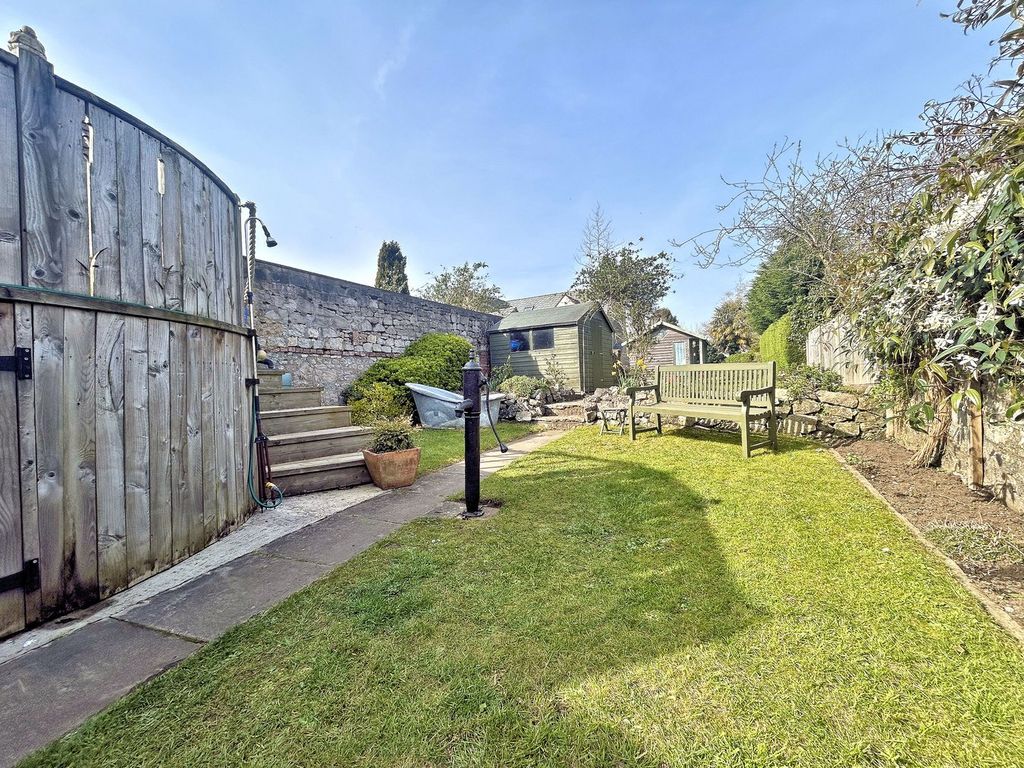 Property photo 2 of 25