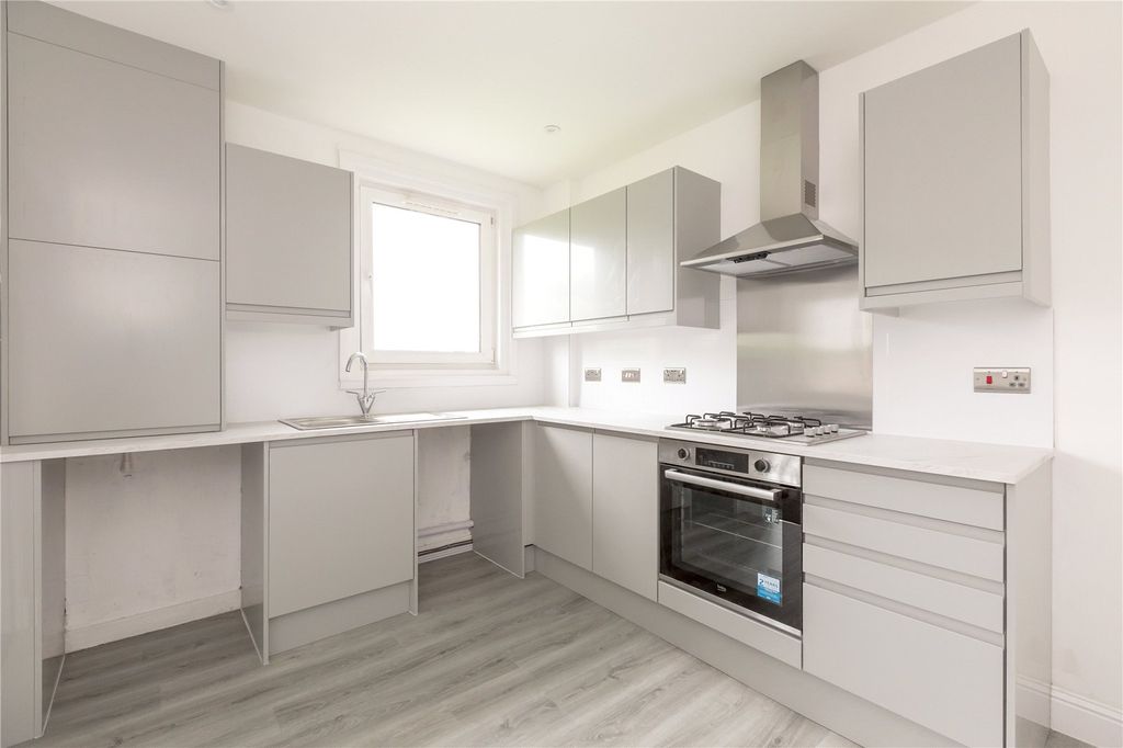 Property photo 2 of 20 Drum Brae Terrace 21