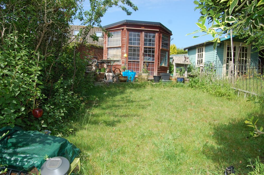 Property photo 3 of 8 Photo 6