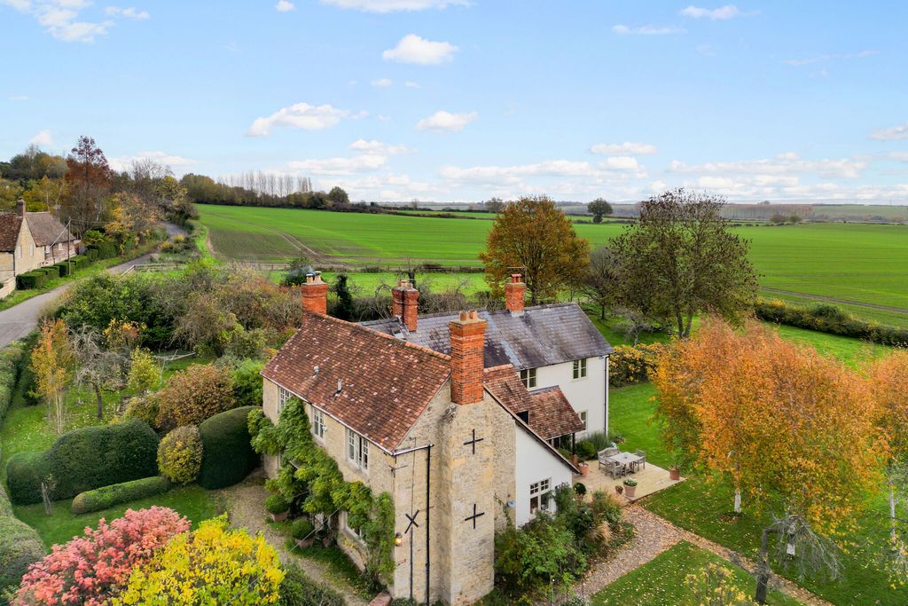 Property photo 1 of 34