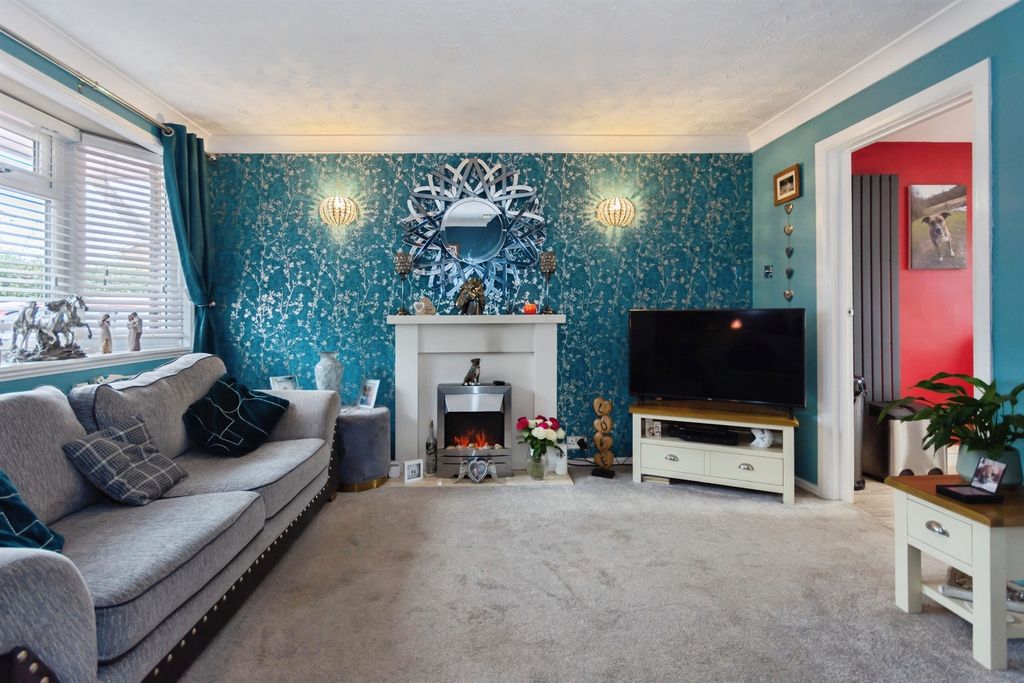 Property photo 2 of 17