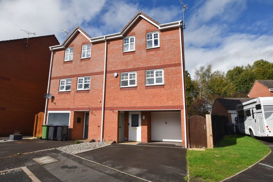 Property photo 1 of 18 Front Aspect 1