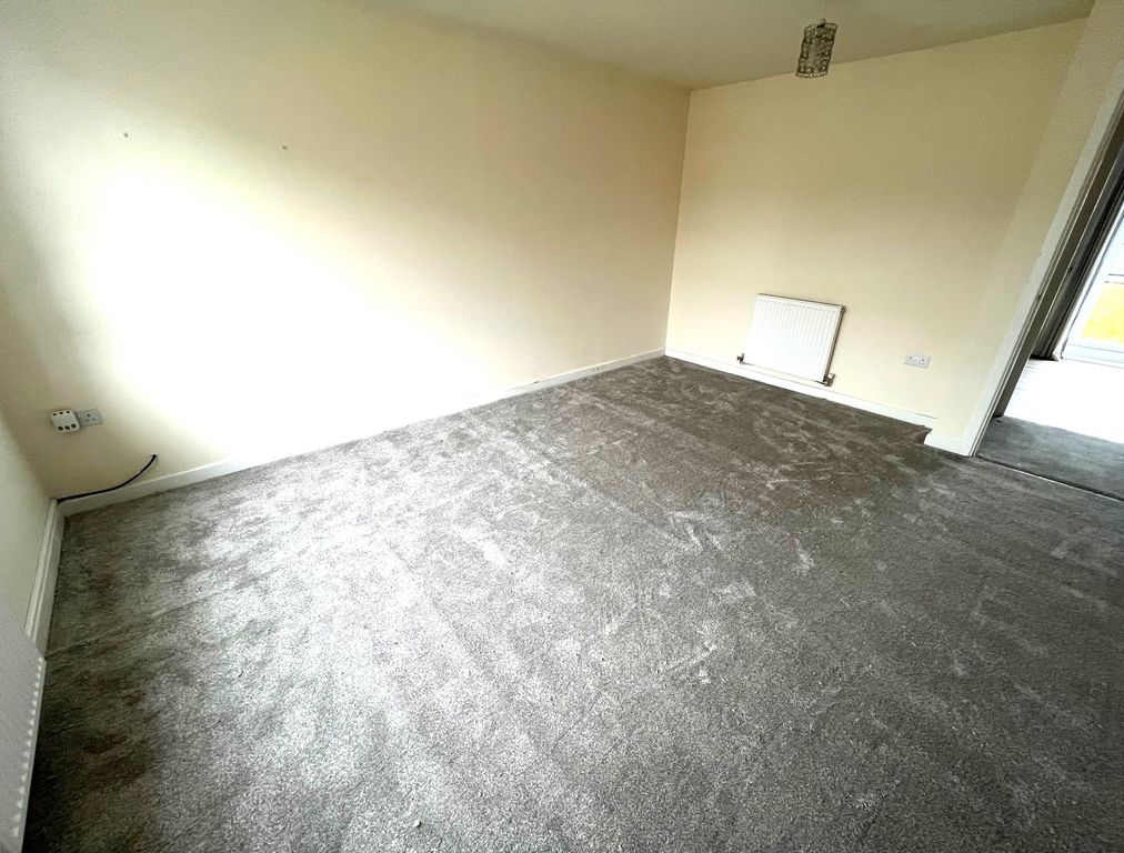 Property photo 3 of 12 N4