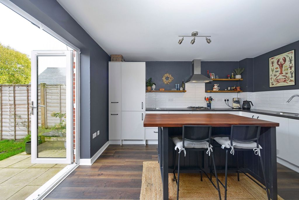 Property photo 3 of 15 Photo 2