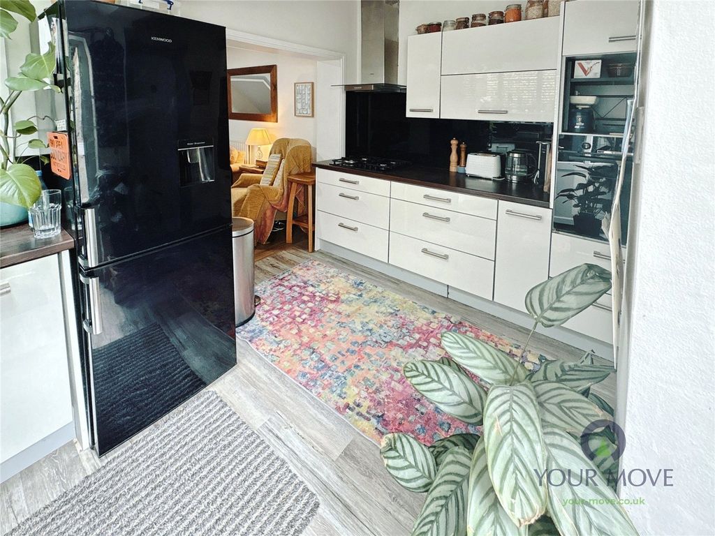 Property photo 3 of 26 Kitchen