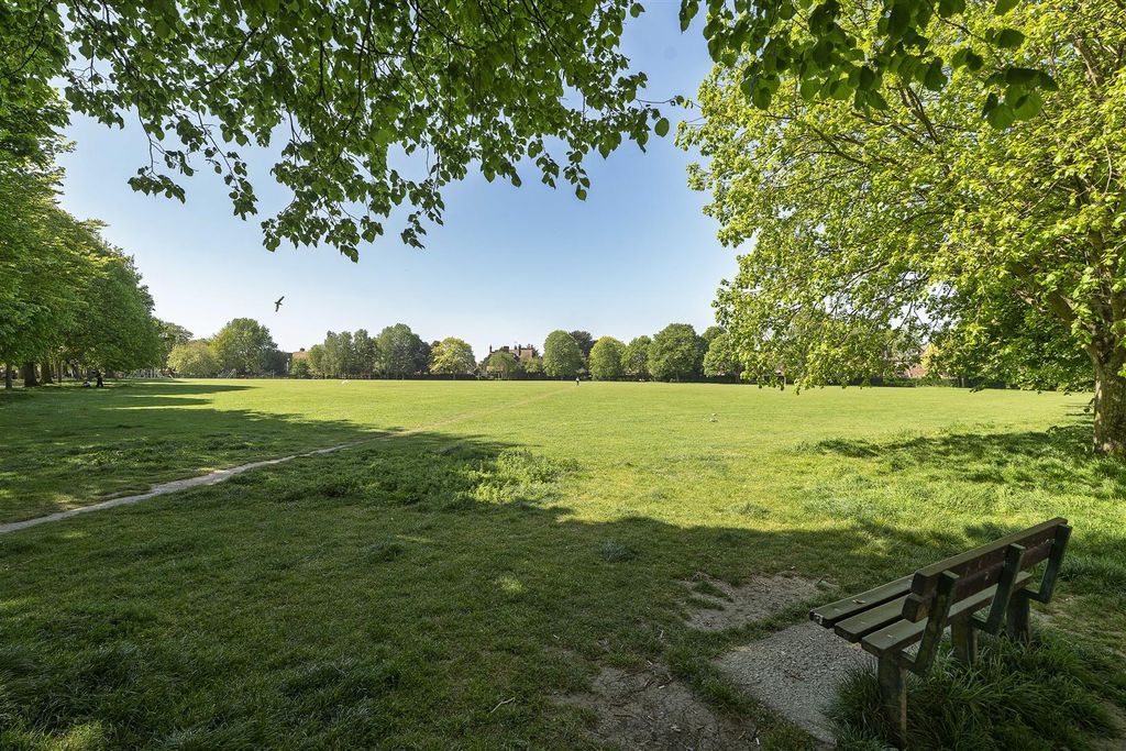 Property photo 2 of 20 For Sale By Aspire Residential | St Matthews Road