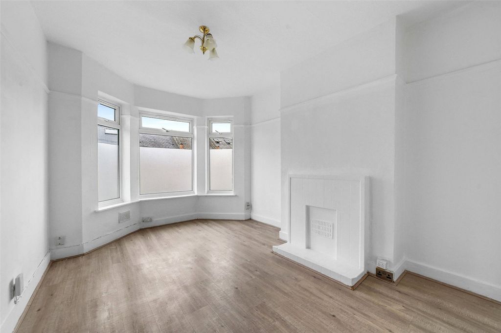 Property photo 2 of 18 Picture No. 38