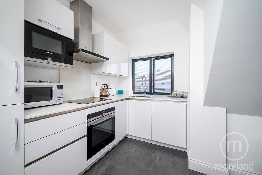 Property photo 3 of 11 4263354