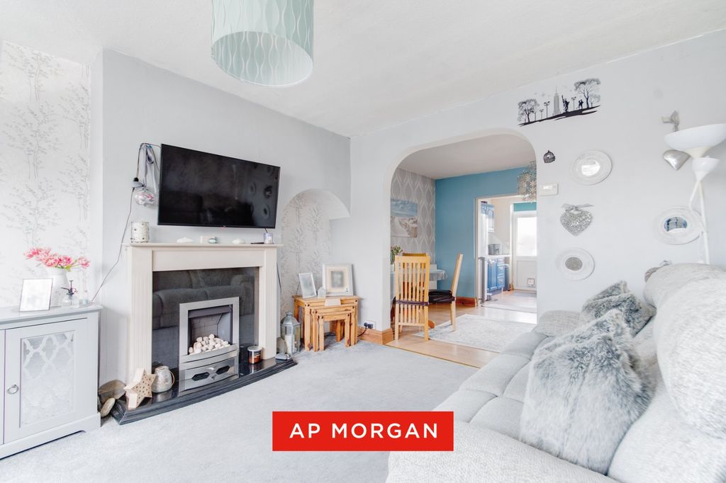 Property photo 2 of 13 Picture No. 08