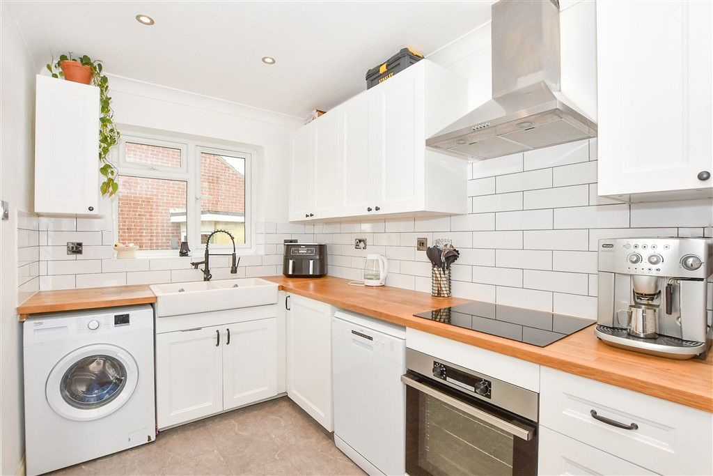 Property photo 3 of 12 Kitchen