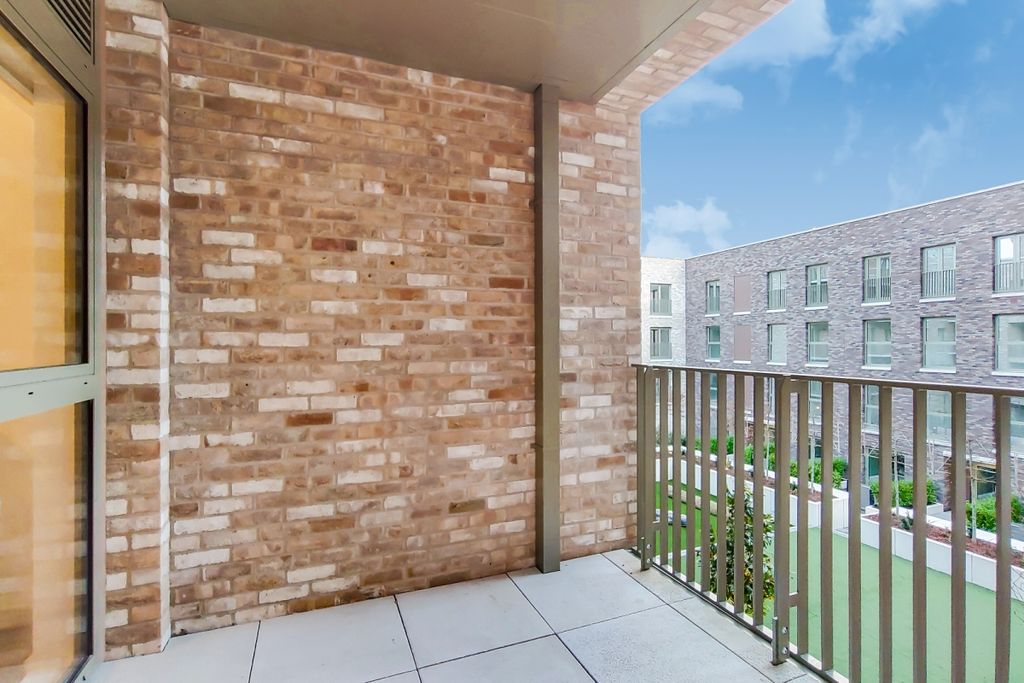 Property photo 2 of 11 4_Balcony-0