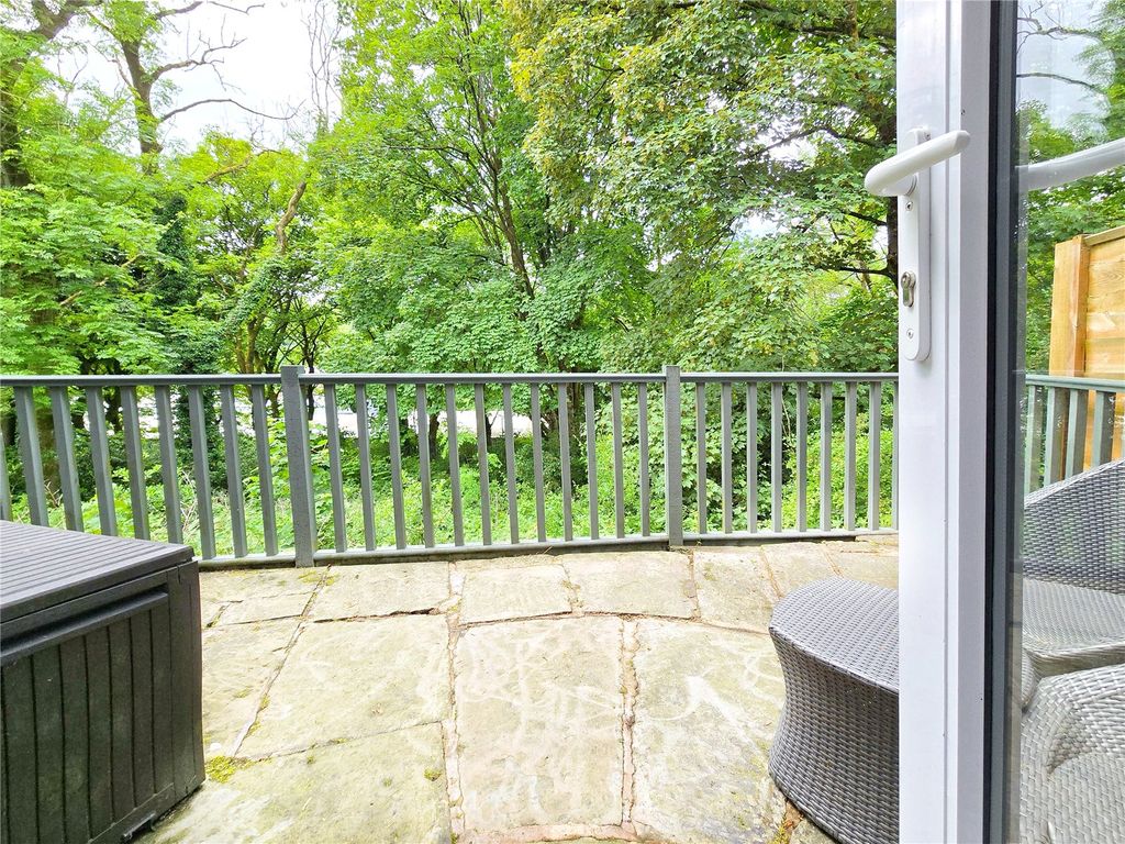 Property photo 3 of 16 Terrace