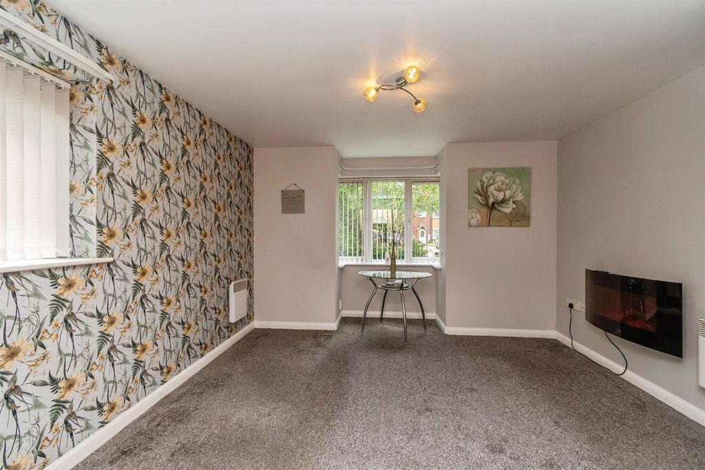 Property photo 3 of 19