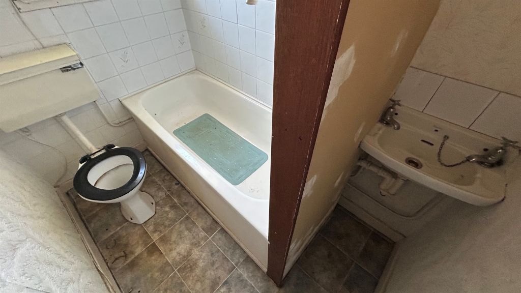 Property photo 2 of 8