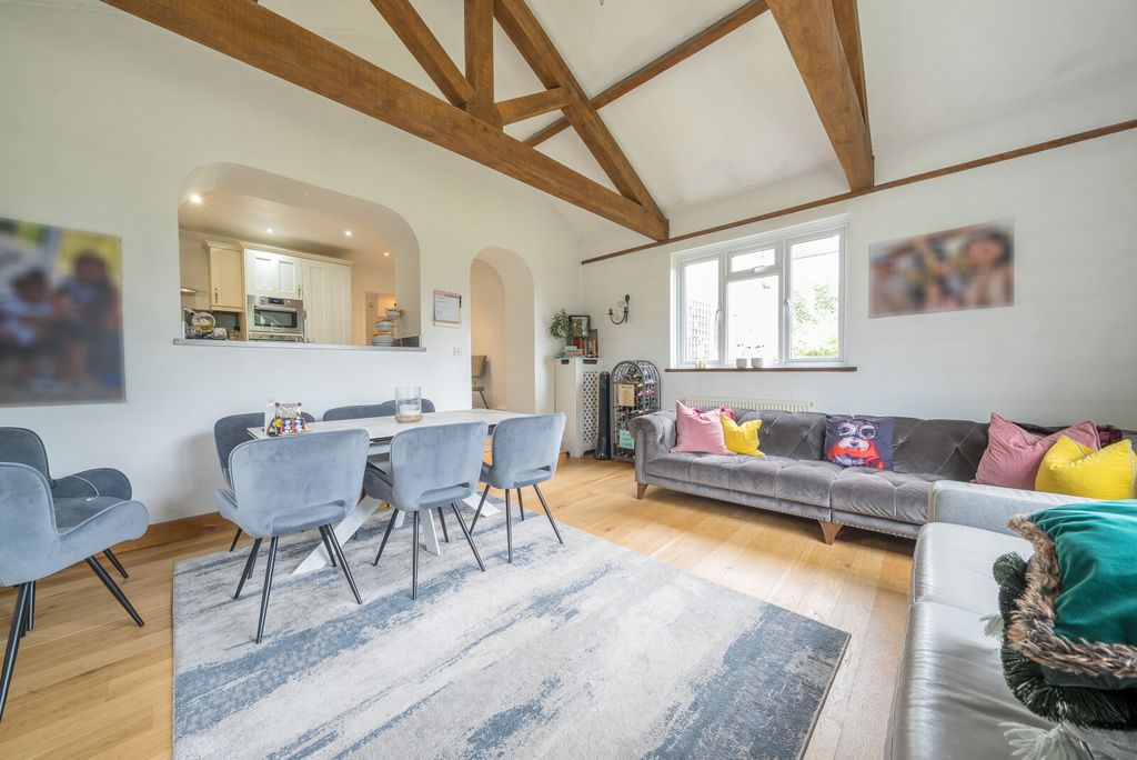 Property photo 2 of 17 1315048-13-685d90...