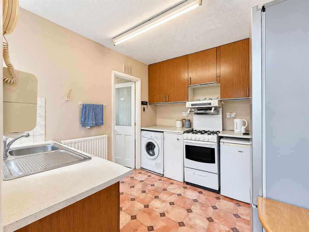 Property photo 3 of 11 Kitchen
