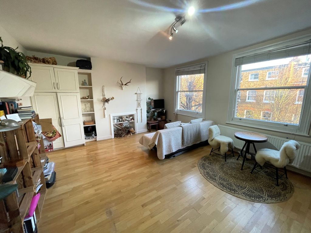 Property photo 3 of 7 Photo 5