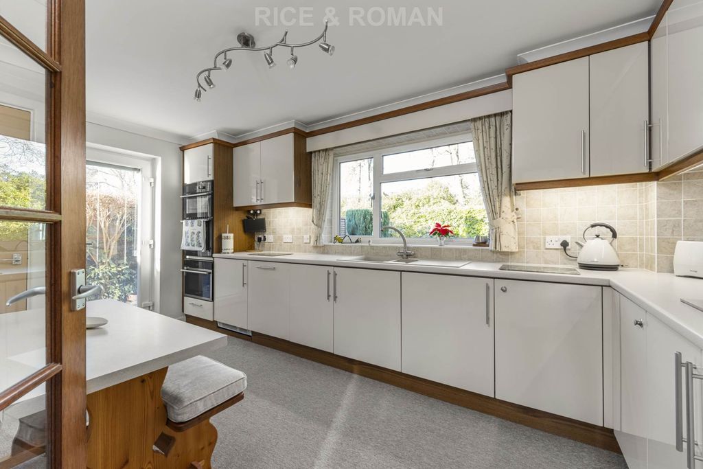 Property photo 3 of 21