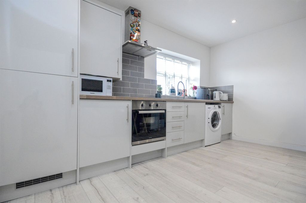Additional image 5 of 1 bed flat for saleQueen Street, Desborough, Kettering NN14